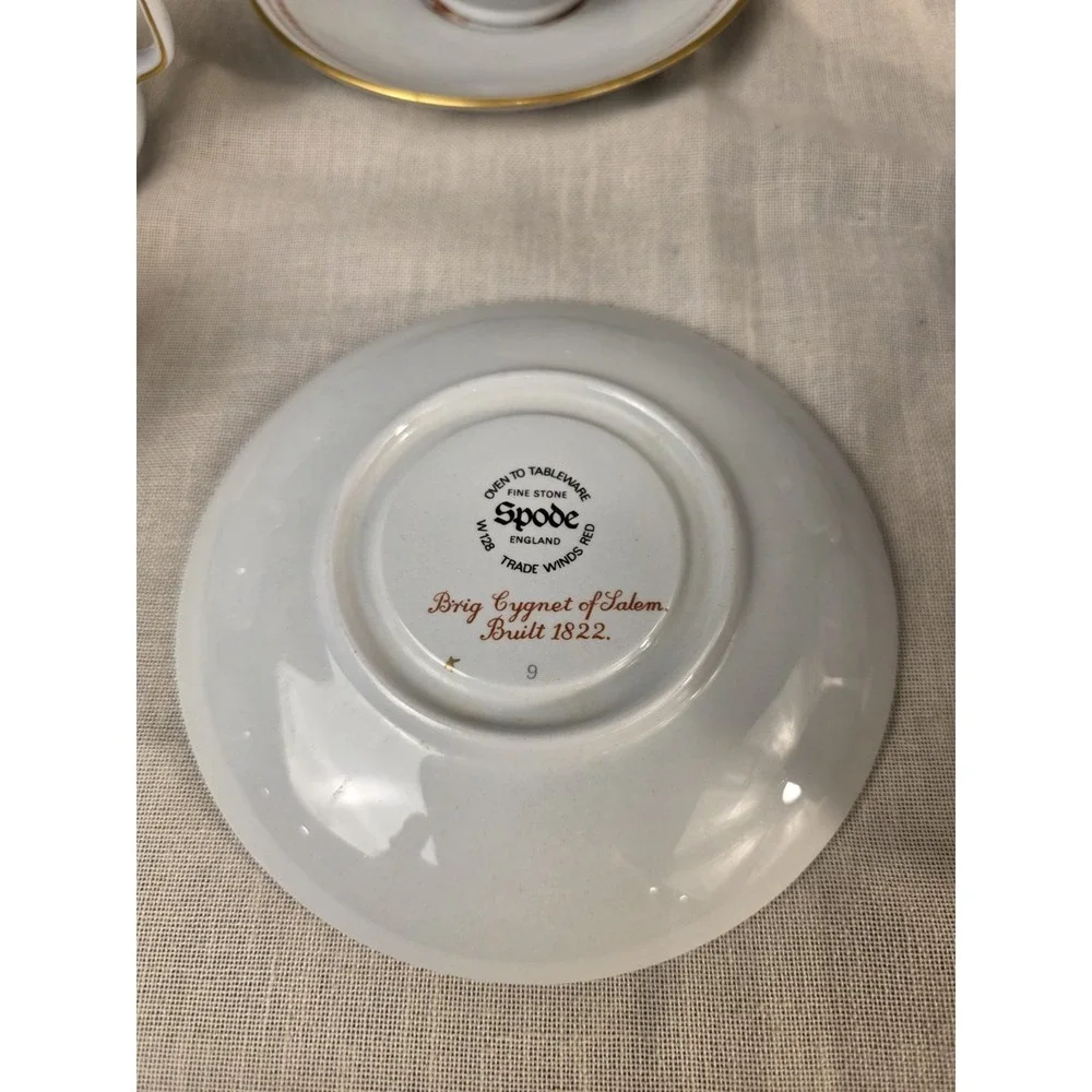 Spode Trade Winds Red Demitasse Cup And Saucer Set. Very Rare Gold‎ Trim